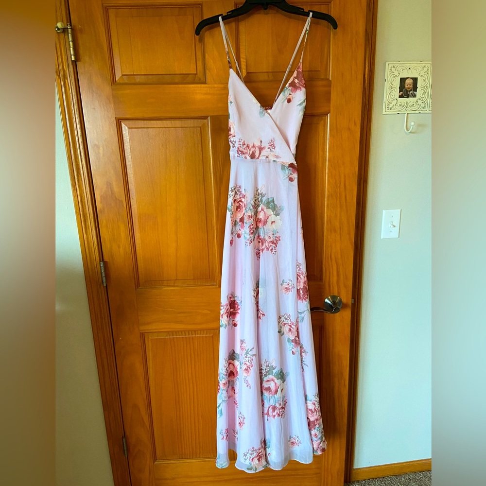Elegant floral Lulus maxi dress